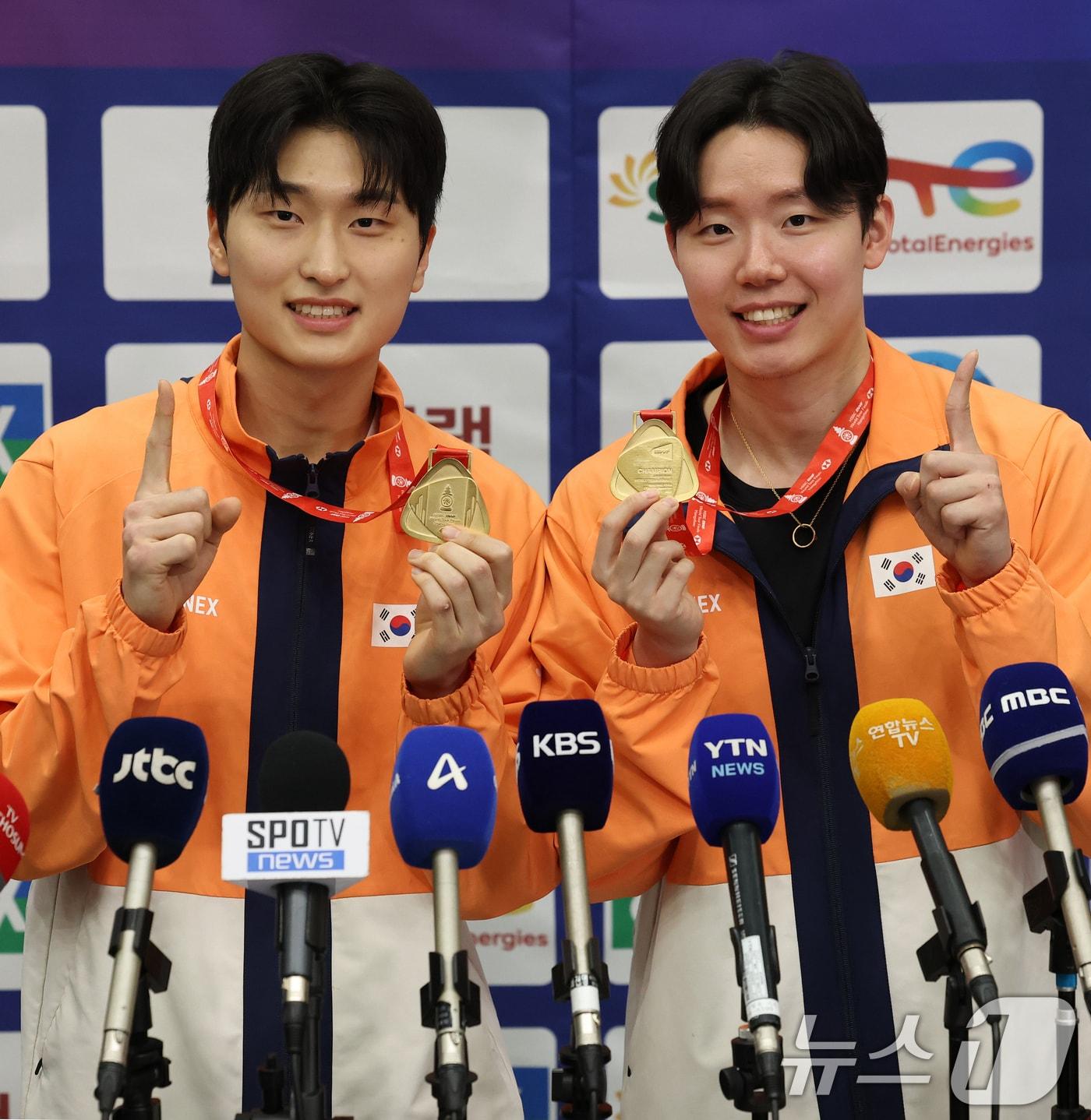 본문 이미지 - 배드민턴 남자복식 세계랭킹 1위 서승재(오른쪽)와 김원호. 2025.12.22/뉴스1 ⓒ News1 오대일 기자