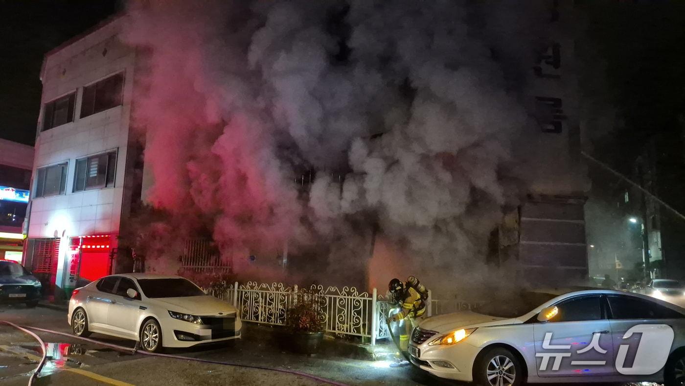 화재 현장 모습.(전북 소방 제공. 재판매 및 DB 금지)