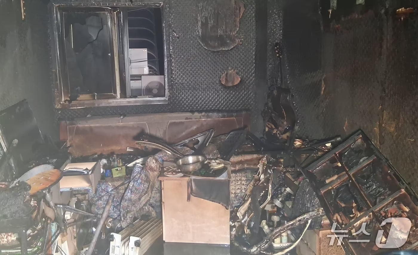 화재가 발생한 부산 금정구 음악교습소 모습 (소방 제공. 재판매 및 DB금지)