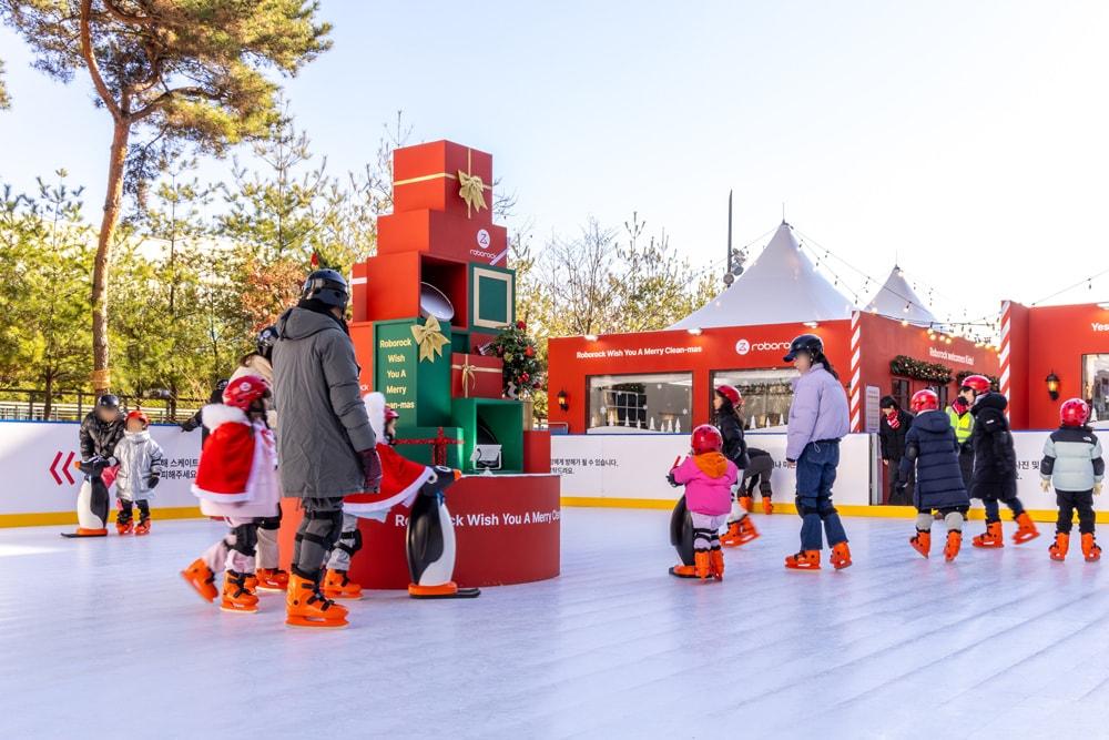 본문 이미지 - 로보락이 지난 20일부터 내달 2일까지 스타필드 고양 크리스마스 팝업서 고객 프로모션을 진행하고 있다.(로보락 제공)