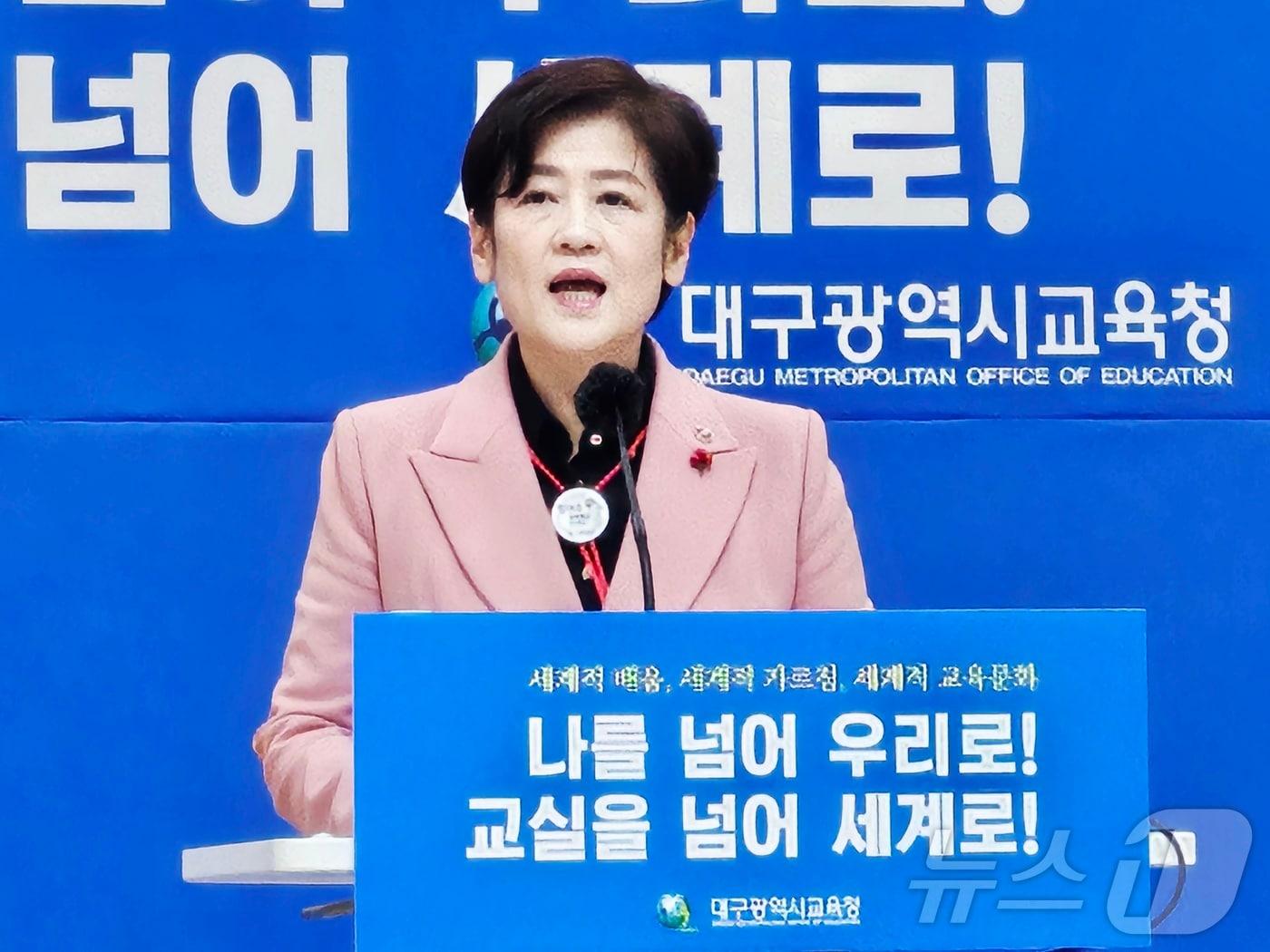 본문 이미지 - 강은희 대구교육감이 23일 대구교육청 여민실에서 열린 송신년 기자간담회에서 '2026 교육정책'을 발표하고 있다. 2025.12.23/뉴스1 ⓒ News1 남승렬 기자