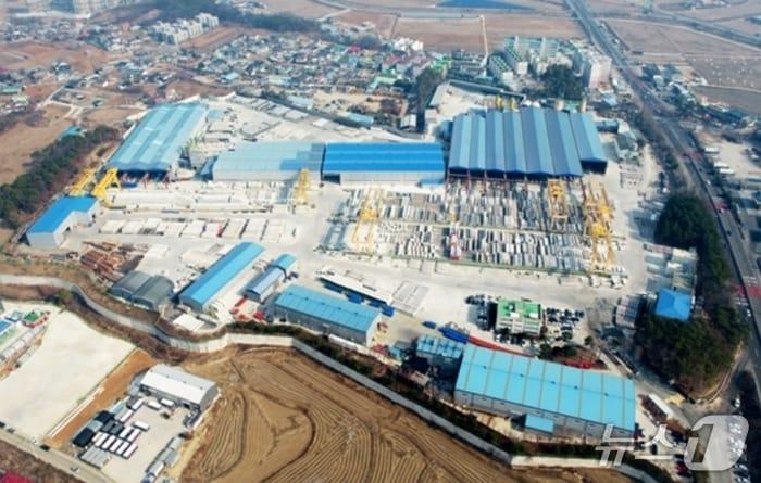 본문 이미지 -   이천공장 일대 (아이에스동서 제공)