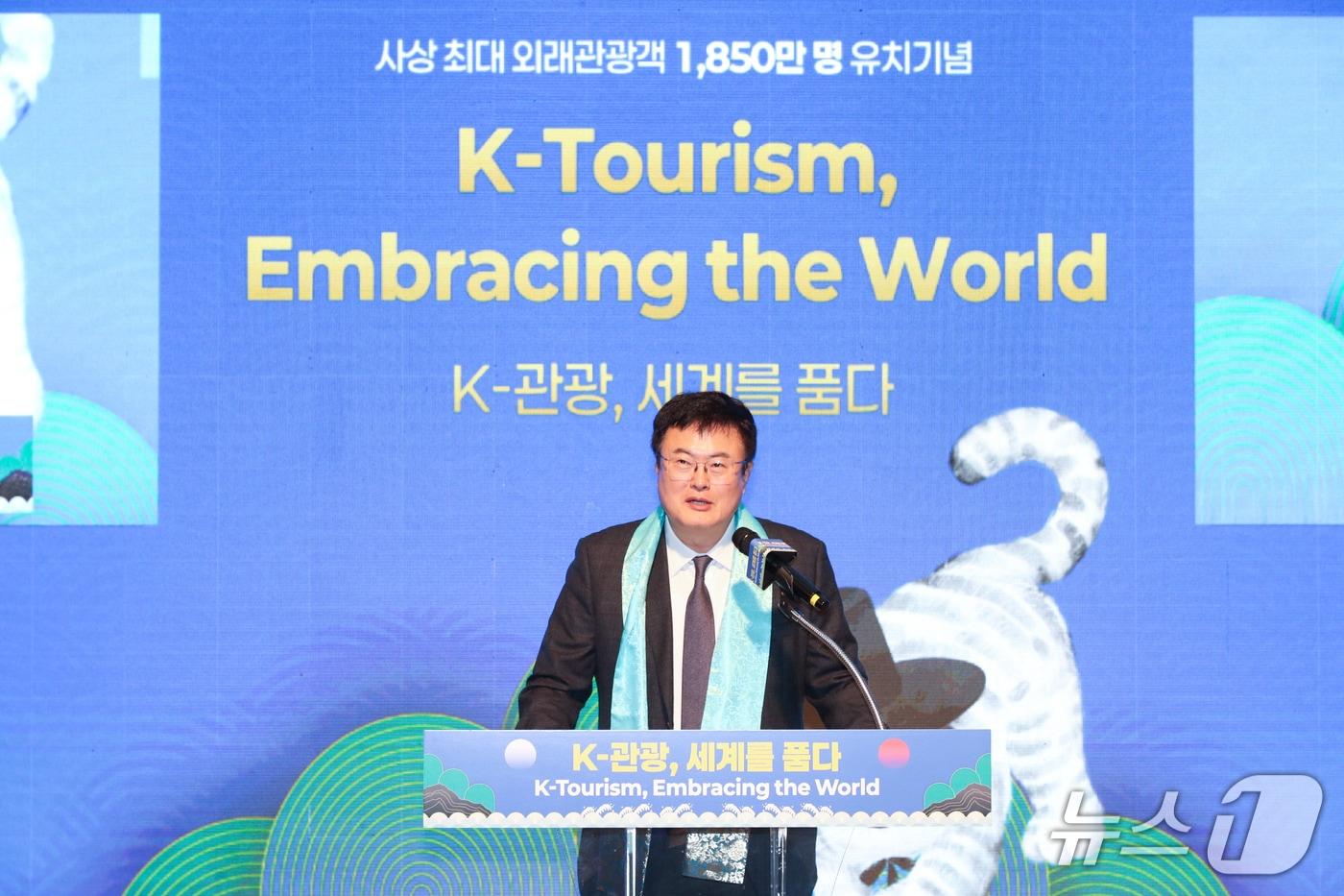 23일 인천국제공항 제2터미널에서 열린 역대최대 외래관광객 환영 행사에서 김대현 문체부 2차관이 인사말을 하고 있다. (한국관광공사 제공. 재판매 및 DB금지)