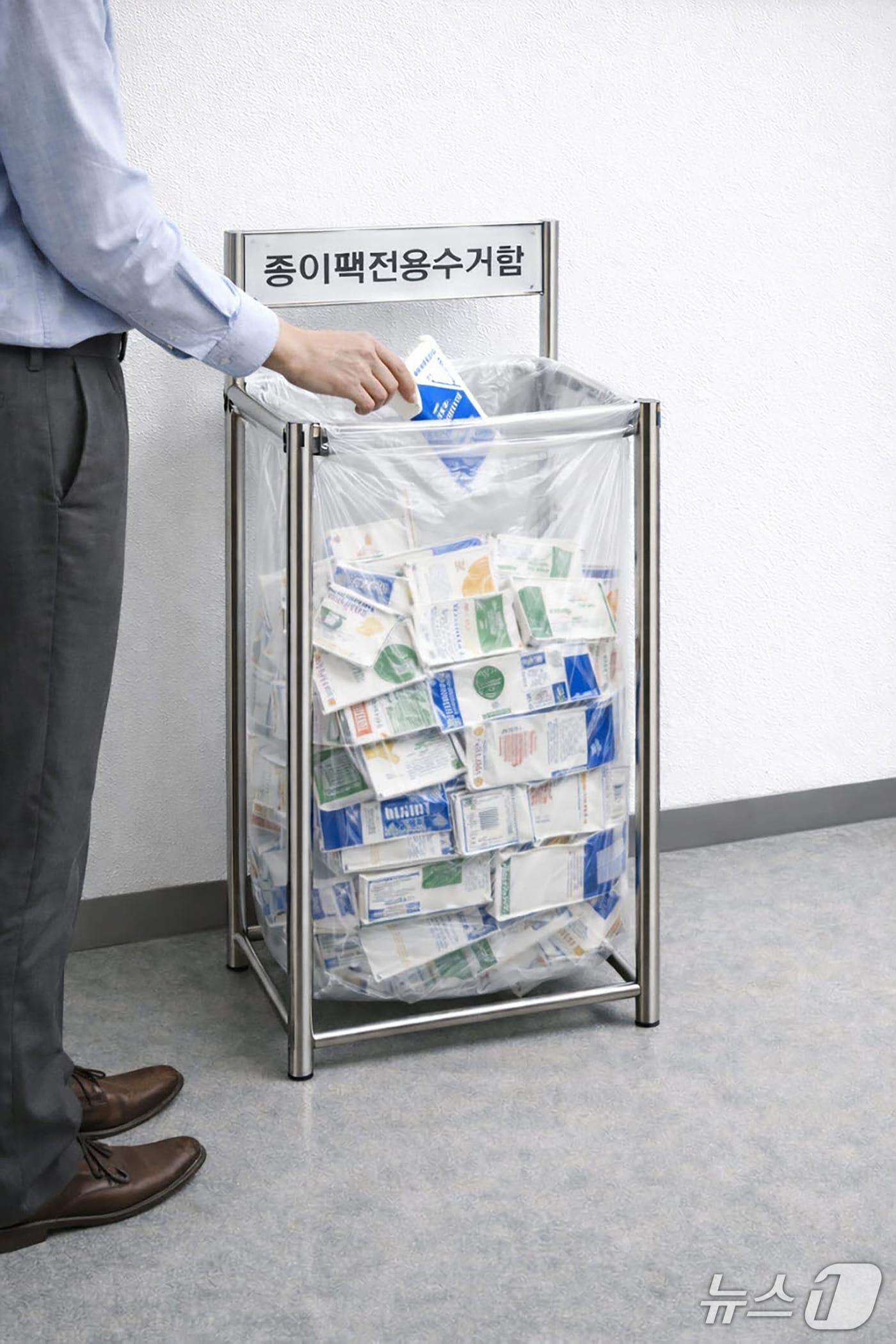 본문 이미지 - 성남시 종이팩 전용 수거함.(AI 생성 이미지)/