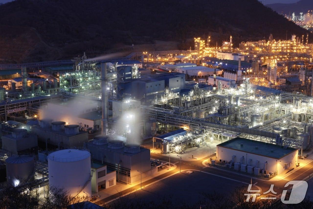 본문 이미지 - 금호미쓰이화학 여수공장 전경(금호석유화학 제공)