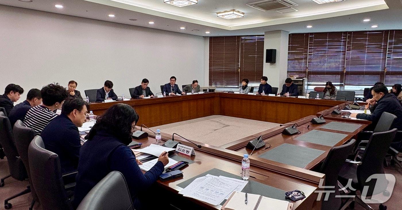 23일 새만금개발청과 유관 기관들이 '2025년 제4차 투자유치 태스크포스(TF) 협력 회의'를 진행하고 있다.(새만금개발청 제공. 재판매 및 DB금지)/뉴스1