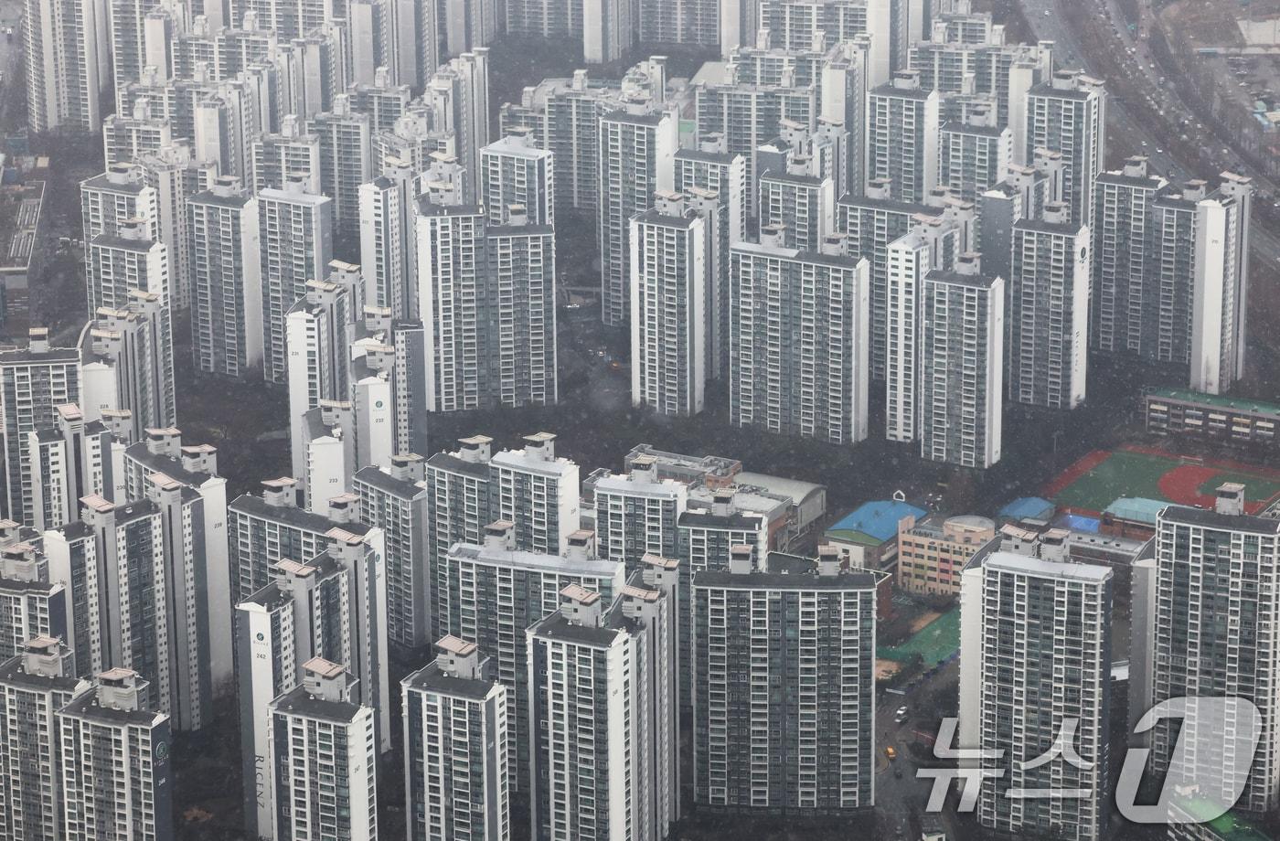 서울 송파구 롯데월드타워 서울스카이에서 아파트 단지가 보이고 있다. (사진은 기사 내용과 무관함) / 뉴스1 ⓒ News1