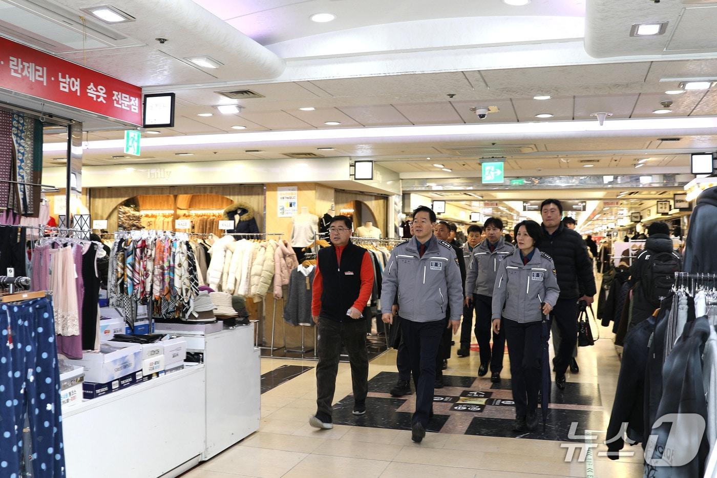 한창훈 인천경찰청장이 현장점검을 하고 있다.(인천경찰청 제공)/뉴스1