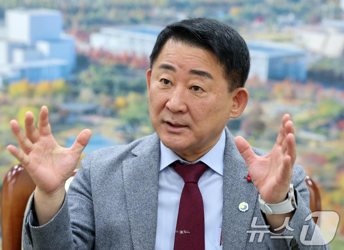 본문 이미지 - 서철모 서구청장이 뉴스1과 인터뷰를 하고 있다.ⓒ News1 김기태 기자