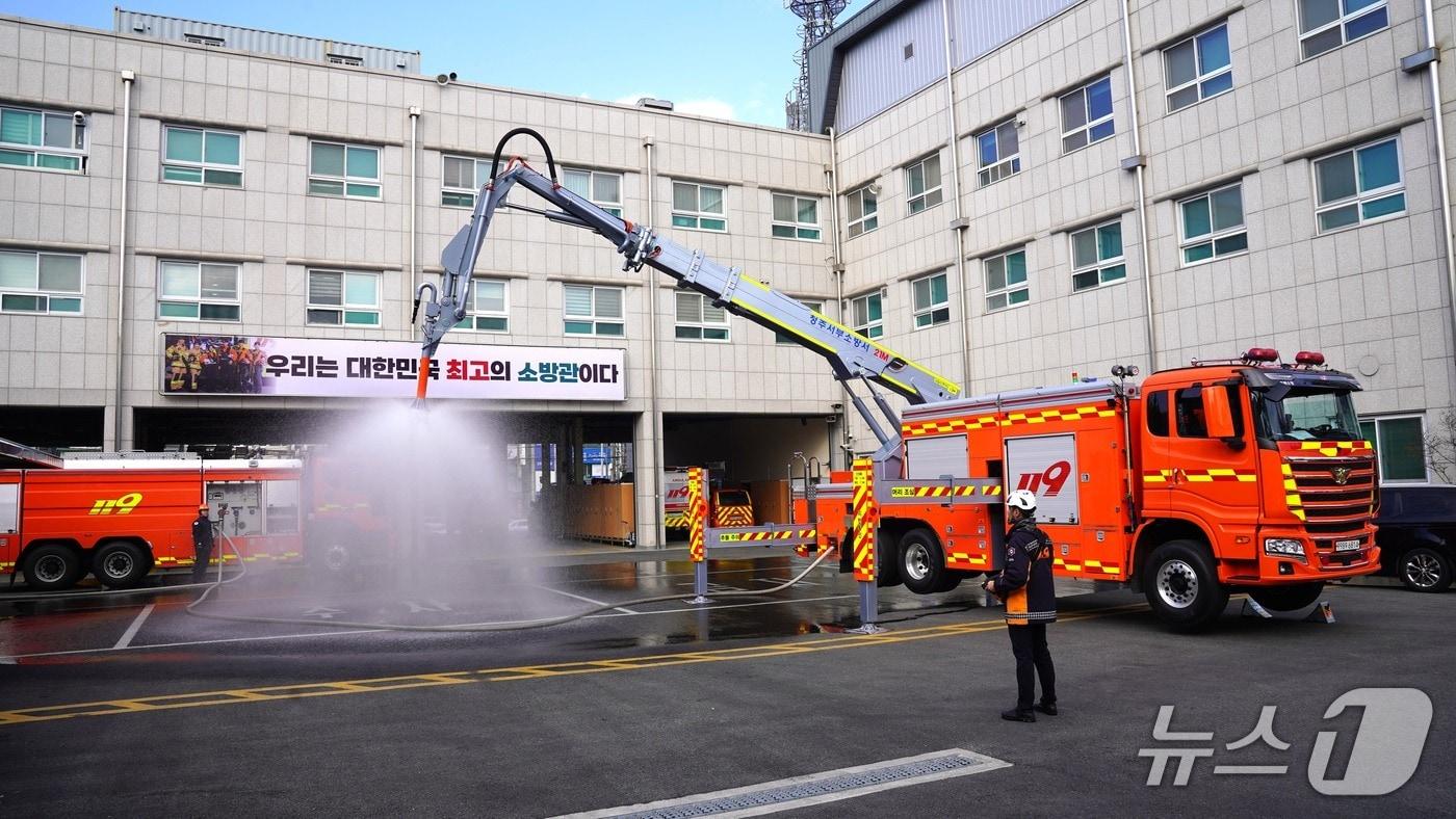 청주서부소방서가 도입한 무인파괴방수차.(청주서부소방서 제공. 재판매 및 DB금지)/뉴스1