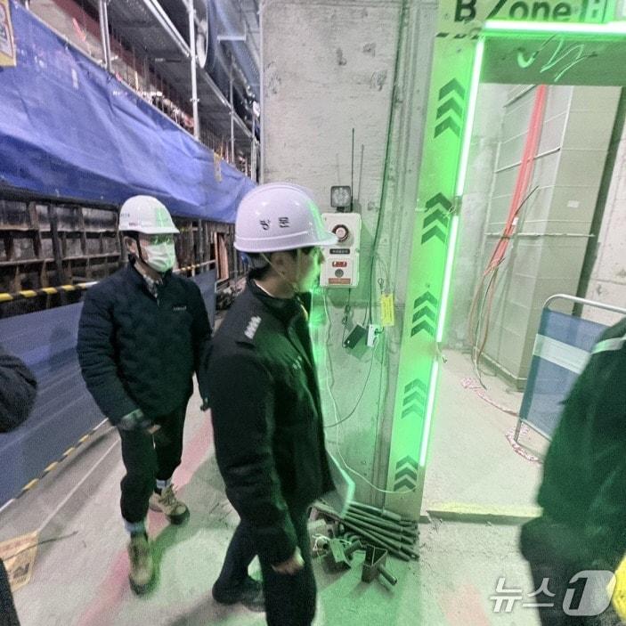 본문 이미지 - 간이피난유도선 점검,(서울시 제공)