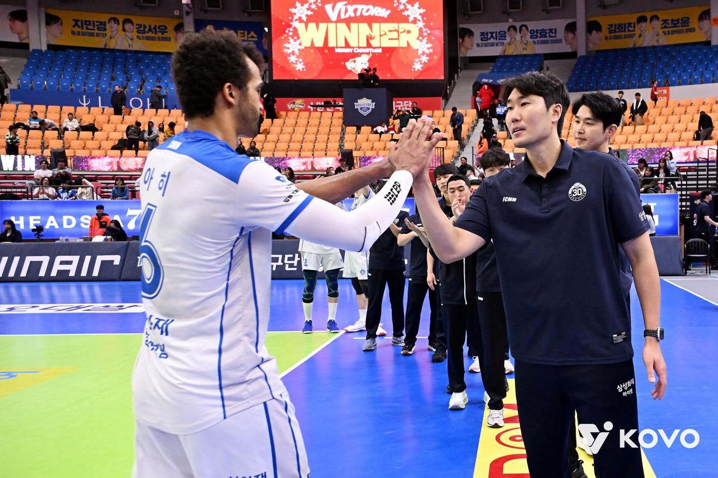 고준용 삼성화재 감독대행(오른쪽). (KOVO 제공)