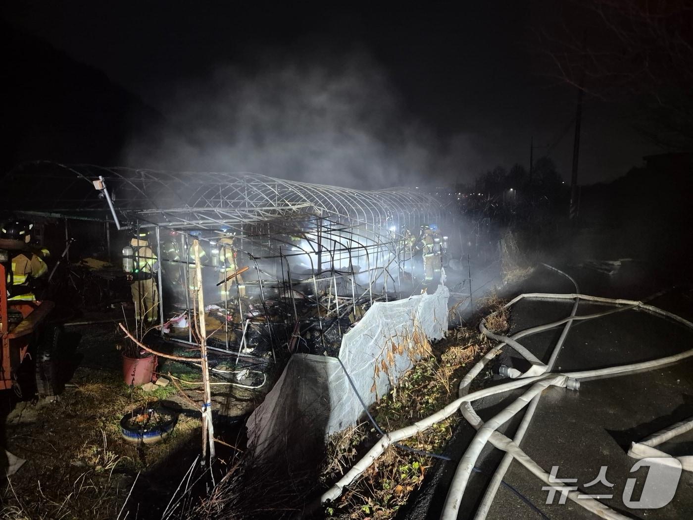본문 이미지 - 24일 오전 4시19분쯤 대구 수성구 삼덕동의 비닐하우스에서 불이 나 2명이 숨졌다.(독자 제공. 재판매 및 DB금지)