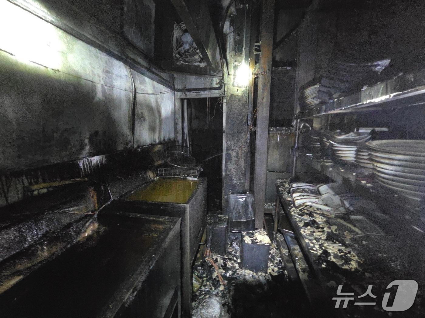 본문 이미지 -  보령 신흑동 화재 현장. (보령소방서 제공, 재판매 및 DB금지) / 뉴스1