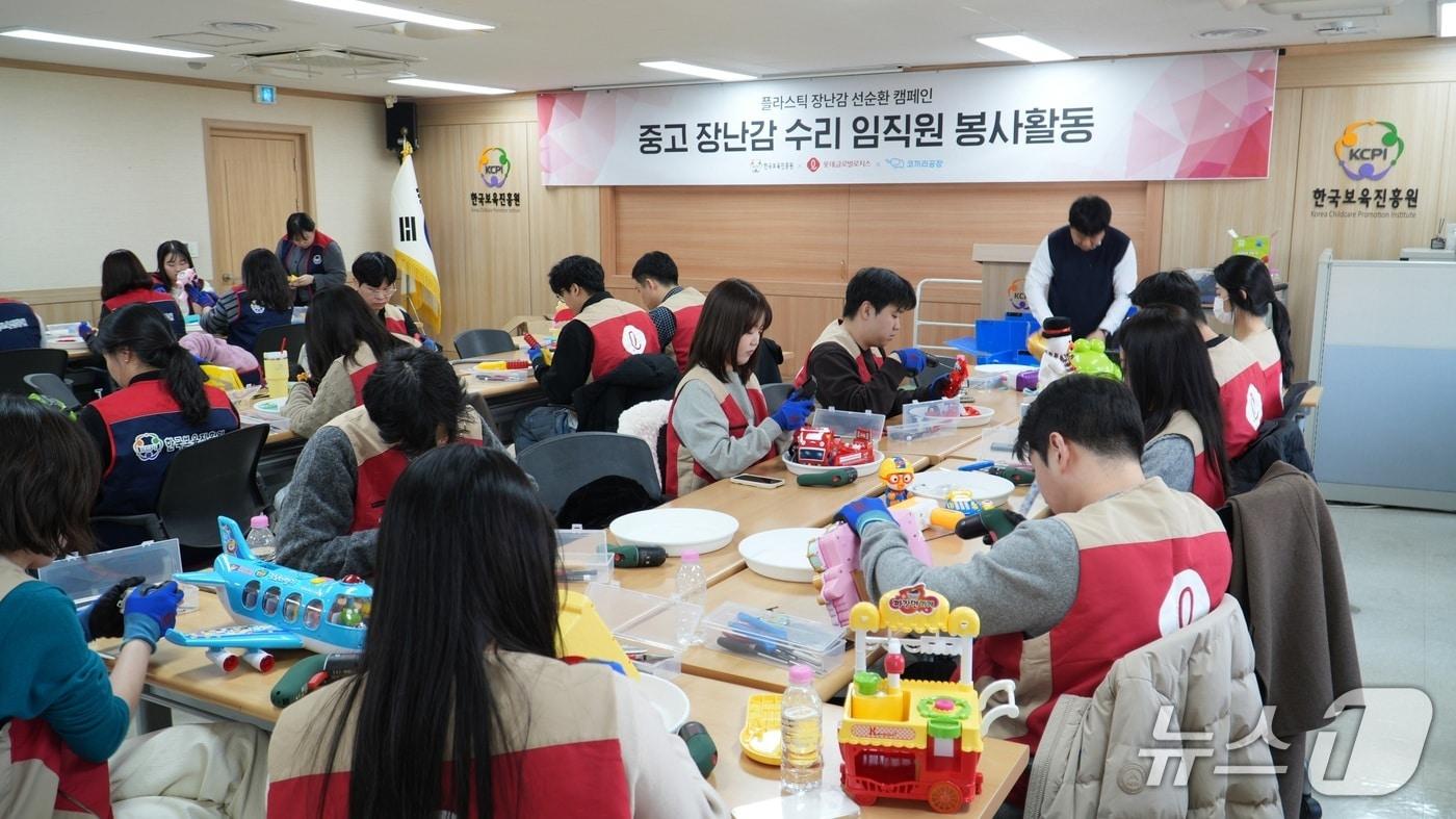 플라스틱 장난감 선순환 캠페인을 진행한 롯데글로벌로지스. (롯데글로벌로지스 제공)