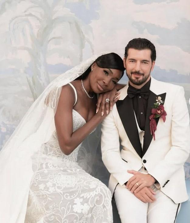 본문 이미지 - 결혼식을 올린 비너스 윌리엄스와 안드레아 프레티. (보그 웨딩 인스타그램 캡처)