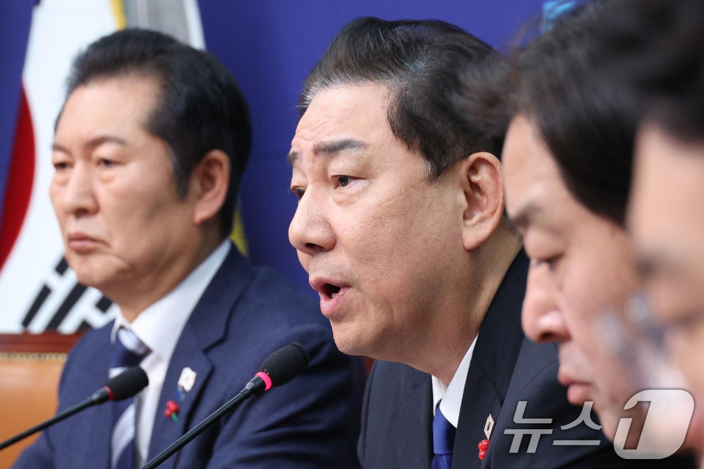 김병기 더불어민주당 원내대표가 24일 서울 여의도 국회에서 열린 최고위원회의에서 발언하고 있다. 2025.12.24/뉴스1 ⓒ News1 신웅수 기자