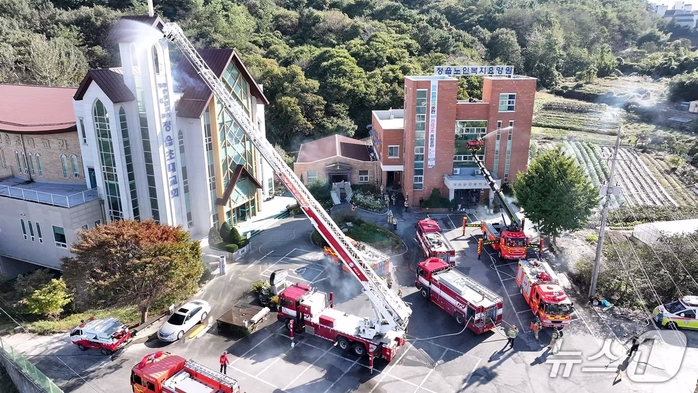 지난 10월 정읍소방서와 정읍경찰서, 군 부대 등 17개 유관기관, 단체 등이 참여한 가운데 실시된 대규모 합동 훈련 모습.(정읍시 제공. 재판매 및 DB금지)/뉴스1