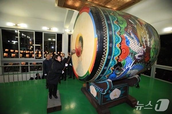 본문 이미지 -  제주시 제야의 용고타고 행사 장면.(제주시 제공. 재판매 및 DB 금지)/뉴스1