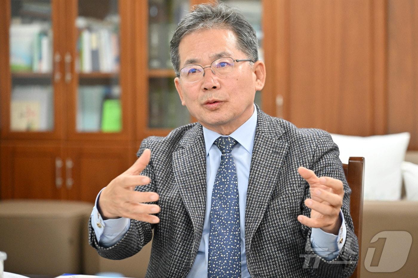 김진열 대구 군위군수가 2026년 추진할 주요 정책을 설명하고 있다.ⓒ News1 김대벽기자