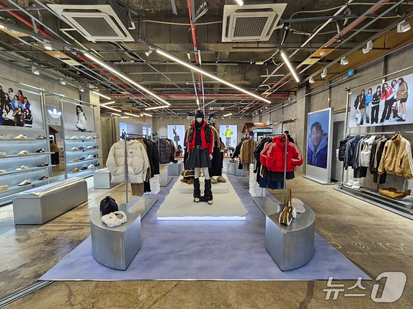 본문 이미지 - ABC마트 팝업스토어 내부 모습.ⓒ 뉴스1/김진희 기자.