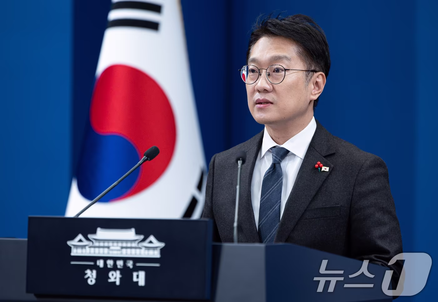 김남준 대통령실 대변인이 24일 청와대 춘추관에서 희귀질환 환우·가족 현장소통 관련 브리핑을 하고 있다. 2025.12.24/뉴스1 ⓒ News1 이재명 기자