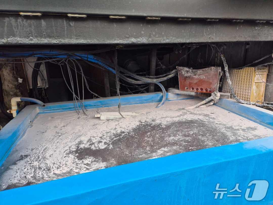 본문 이미지 - 강원 강릉 강문동의 한 횟집 수족관 화재 현장.(강원도소방본부 제공, 재판매 및 DB금지)