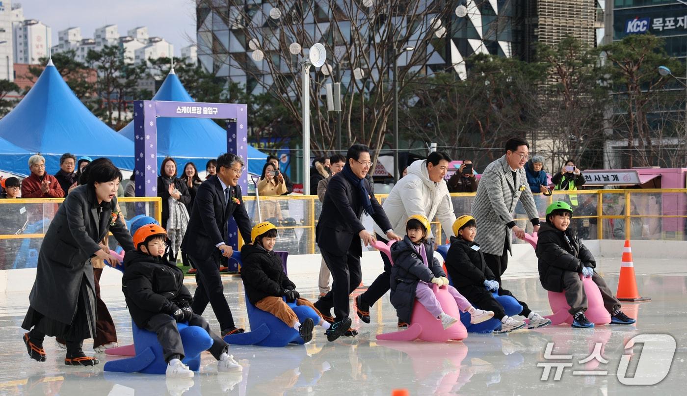 전남OK도민광장 야외스케이트장 개장식.(전남개발공사 제공. 재판매 및 DB금지) 2025.12.24/뉴스1