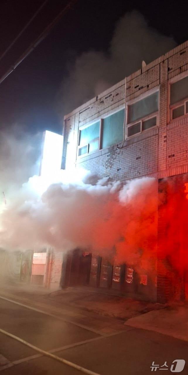 본문 이미지 - 화재 현장. (경기도소방재난본부 제공. 재판매 및 DB 금지) 2025.12.24/뉴스1