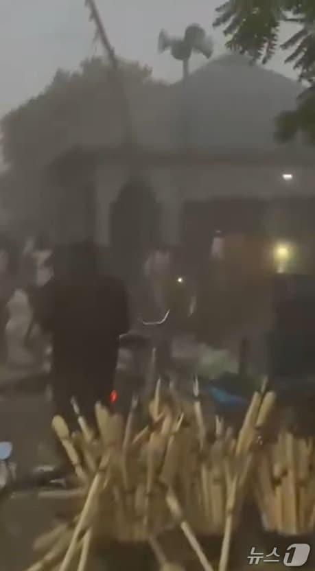 본문 이미지 - 나이지리아 모스크에서 24일(현지시간) 폭탄 테러가 발생해 7명이 사망했다. (출처=엑스) 2025.12.24./뉴스1