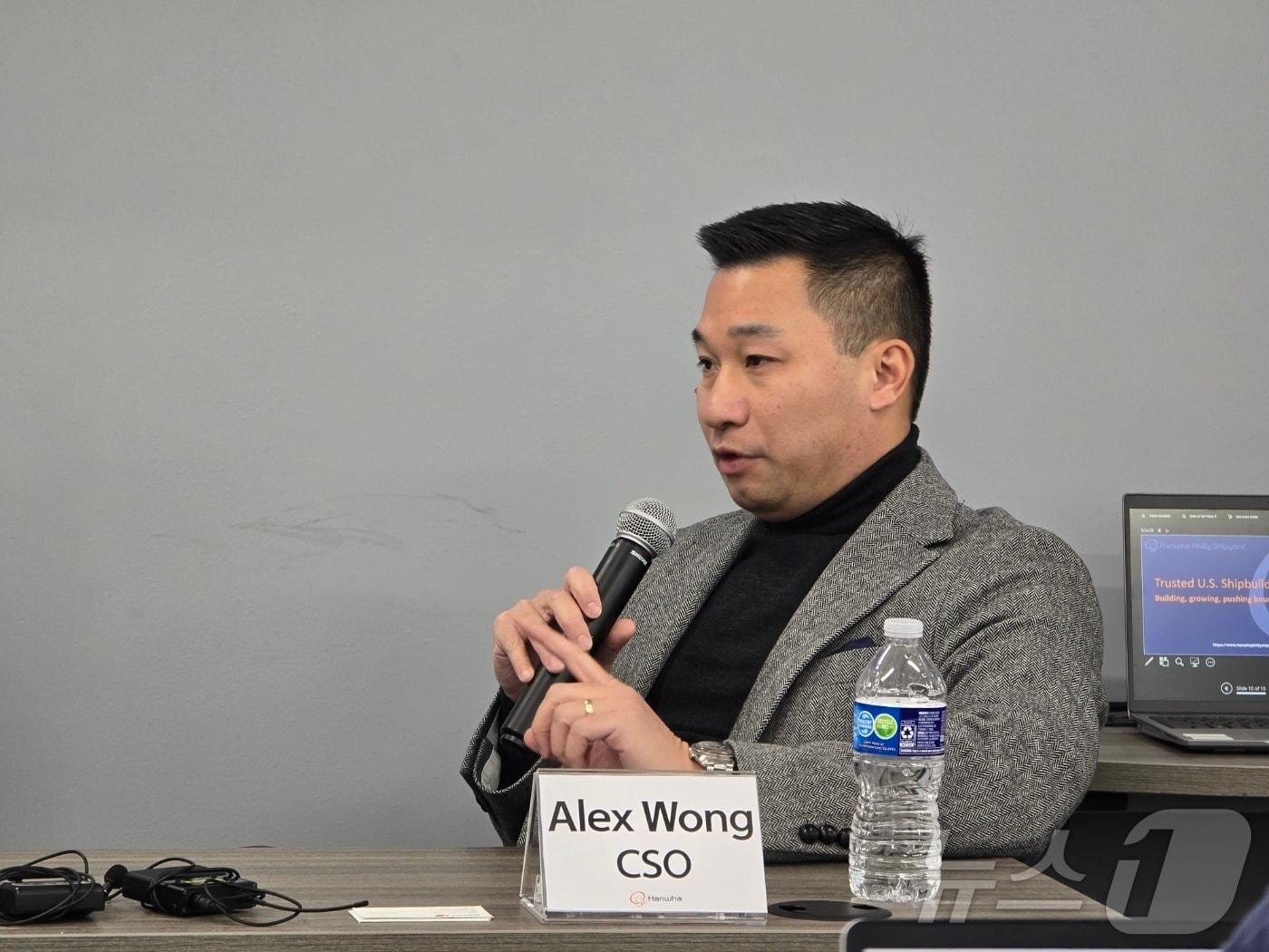 지난 22일(현지시간) 미국 펜실베이니아주 필라델피아에 위치한 한화필리조선소에서 열린 미디어데이 행사에서 알렉스 웡(Alex Wong) 한화그룹 CSO(글로벌 최고전략 책임자)가 한화의 핵추진잠수함 건조 추진 계획에 대해 밝히고 있다. 2025.12.25. ⓒ News1 류정민 특파원