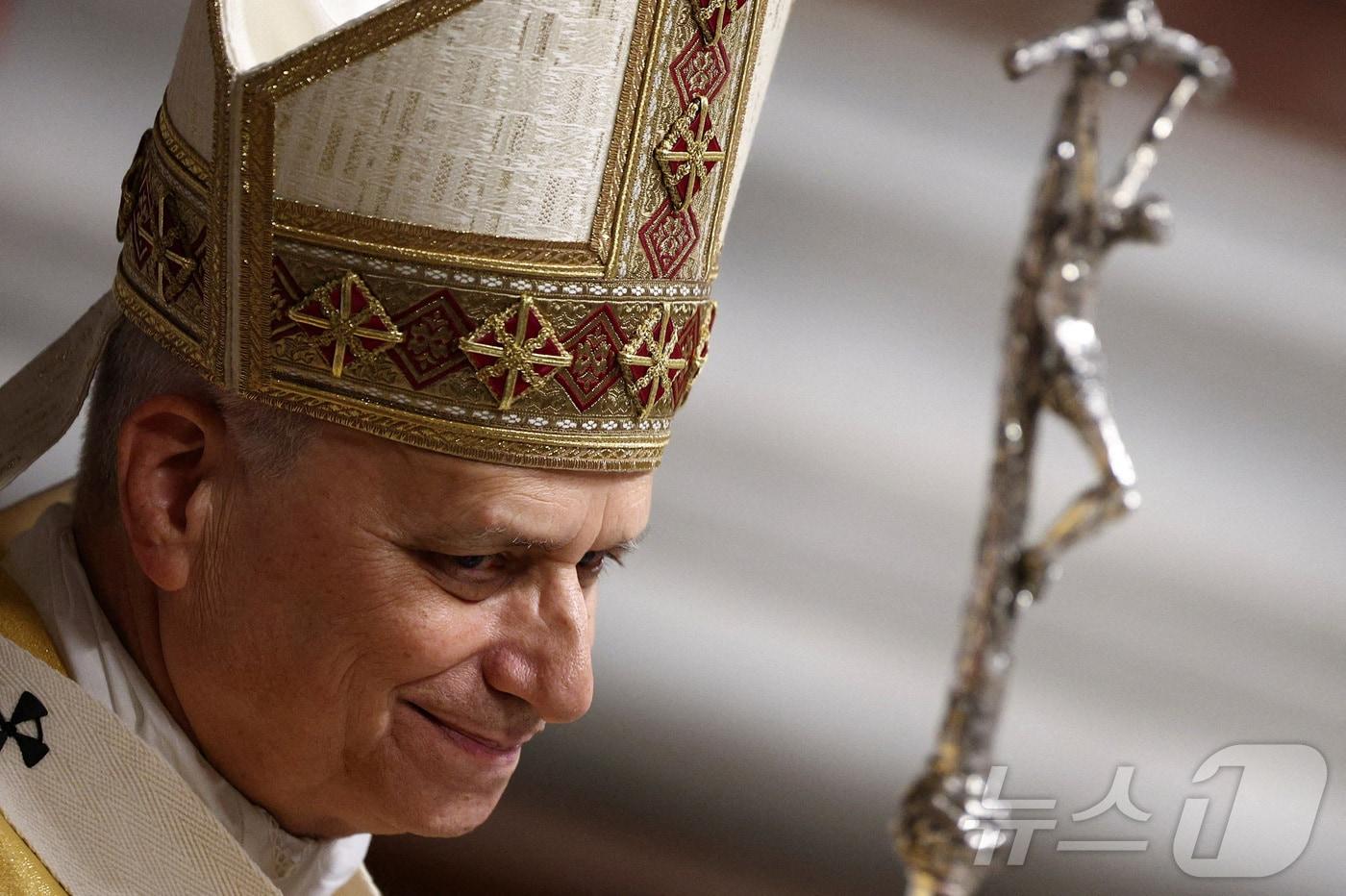 교황 레오 14세가 24일(현지시간) 성 베드로 대성당에서 성탄 전야 미사를 집전하고 있다. 2025.12.24 ⓒ 로이터=뉴스1 ⓒ News1 강민경 기자