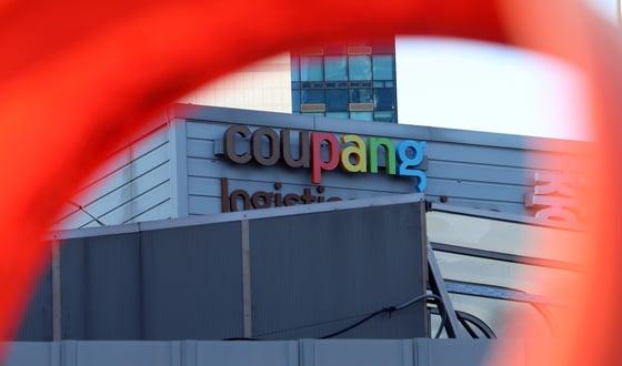 본문 이미지 - 25일 서울 중구 쿠팡 물류센터 모습. 2025.12.25/뉴스1 ⓒ News1 김명섭 기자