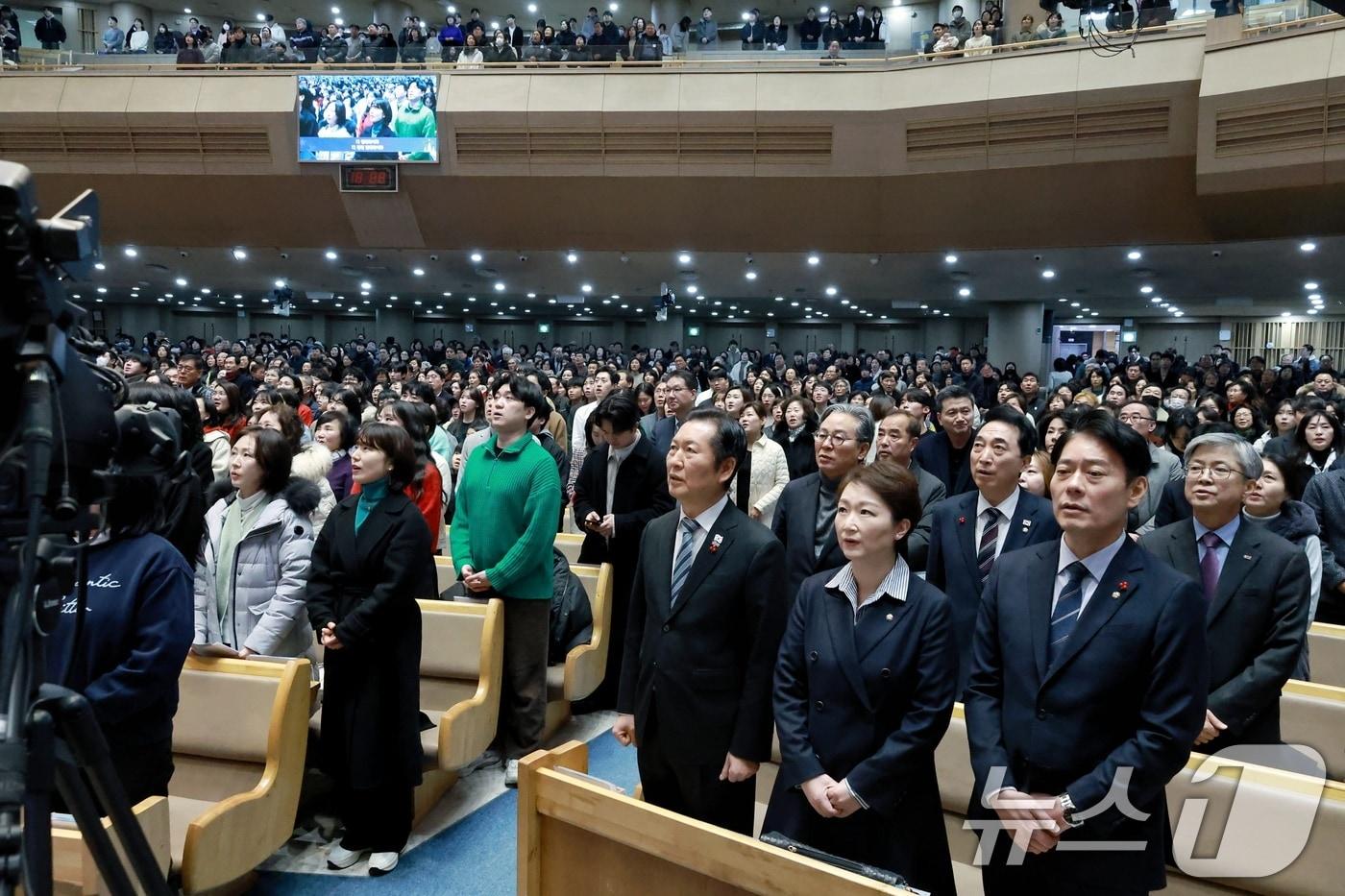 정청래 더불어민주당 대표가 25일 경기도 용인시 새에덴교회에서 열린 성탄예배에 참석하고 있다. (더불어민주당 제공, 재판매 및 DB금지)2025.12.25/뉴스1