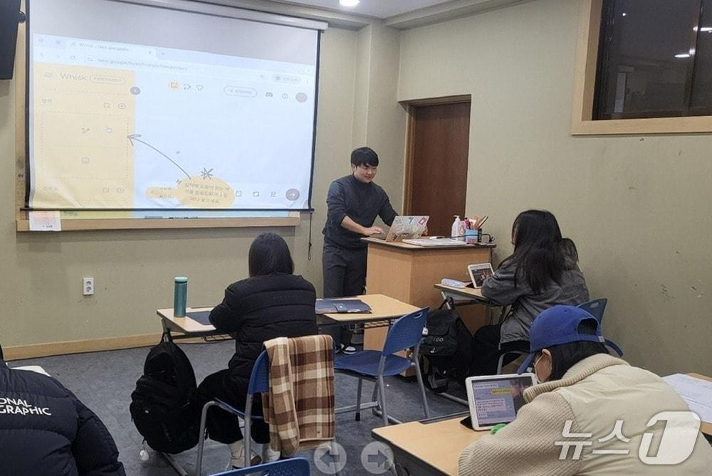 본문 이미지 - 학업중단 위기 청소년 AI 교육 장면 (인천항만공사 제공.재판매 및 DB금지)