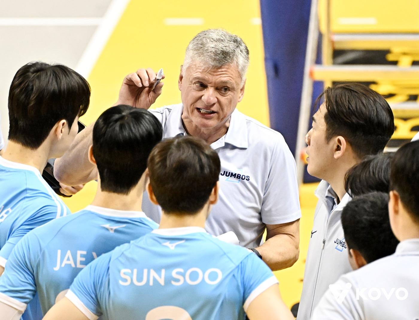 본문 이미지 - 정지석의 공백을 메우지 못하고 패한 대한항공. (KOVO 제공)