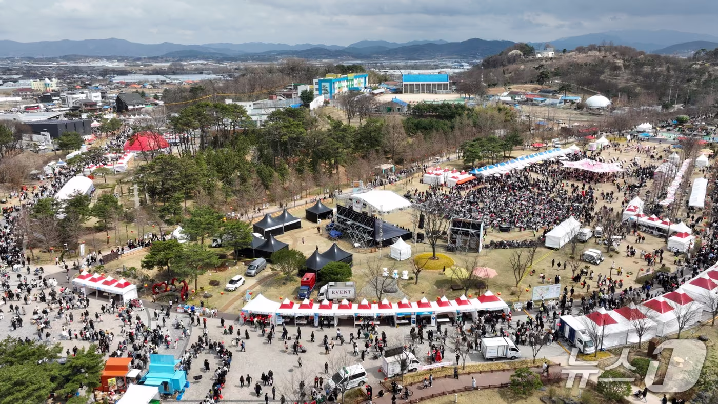 ‘논산딸기축제’가 충청남도가 추진한 지역 축제 발굴·육성을 위한 ‘1시군 1품 축제 지원사업’ 평가에서 최고등급인 일품축제로 선정됐다.(논산시 제공.재판매 및 DB금지)/뉴스1
