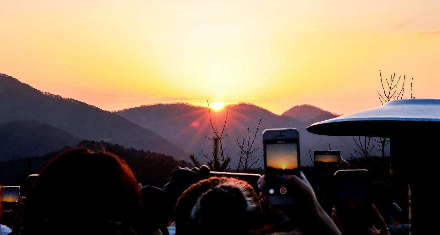 지난해 성주산 일출 전망대에서 진행된 해맞이 모습.(보령시 제공. 재판매 및 DB금지)/뉴스1