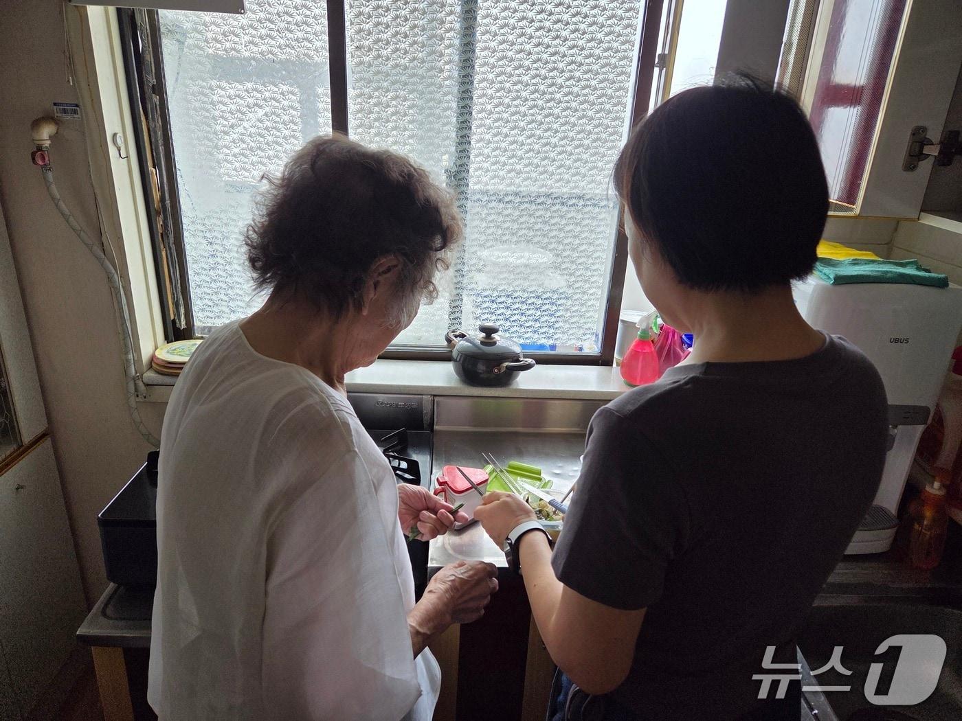 본문 이미지 -  충주시 식사 지원 돌봄.(충주시 제공. 재판매 및 DB금지)/뉴스1