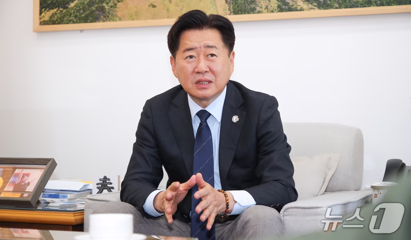 인터뷰하는 오영훈 제주지사/뉴스1