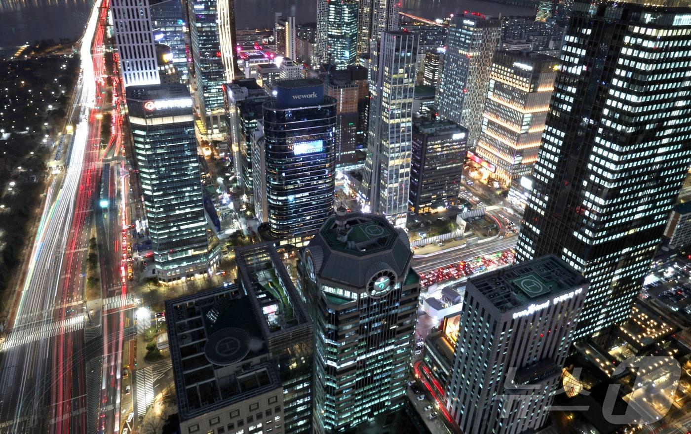 본문 이미지 -  서울 영등포구 여의도 증권가 일대. 2025.12.28 ⓒ 뉴스1 장수영 기자