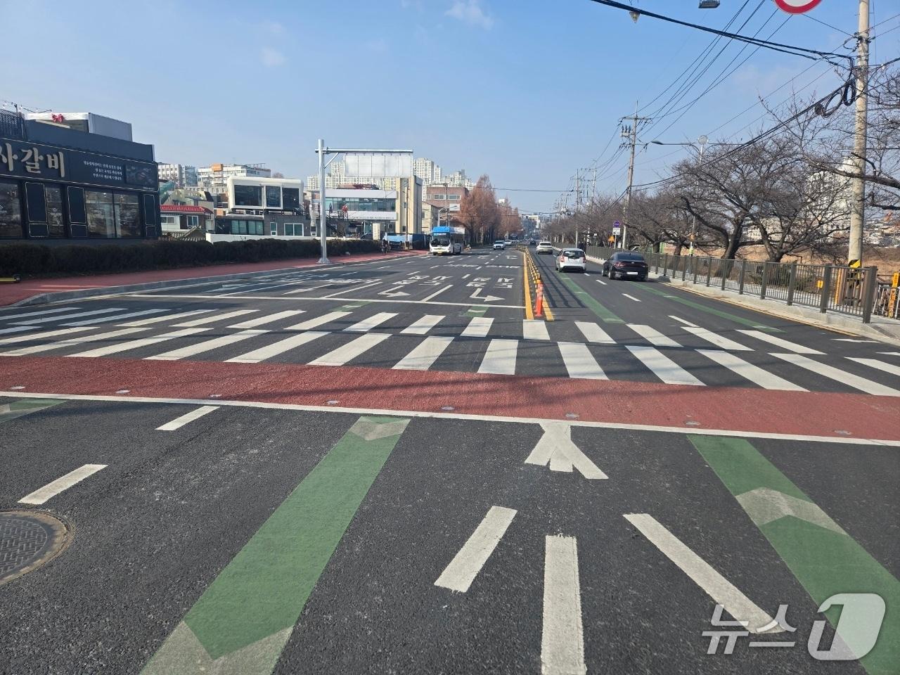 본문 이미지 - 모충사거리 개선 사업 모습.(청주시 제공. 재판매 및 DB금지)/뉴스1