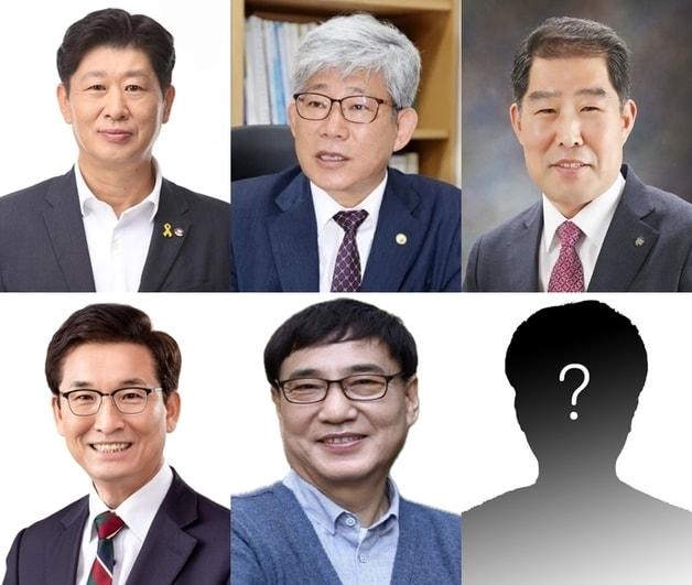 본문 이미지 - 내년 충북교육감 선거 출마 예상자들. 왼쪽 위부터 시계 방향으로 강창수 전 전교조 충북지부장, 김성근 전 충북교육청 부교육감, 김진균 청주시체육회장, 조동욱 충북도립대 교수, 윤건영 현 충북교육감.(자료사진)/뉴스1