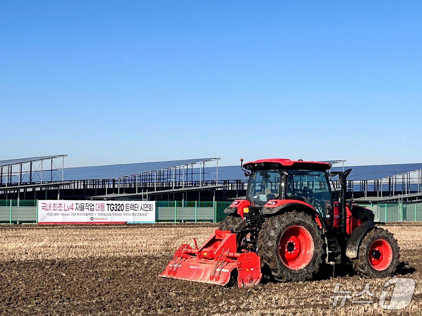 본문 이미지 - 대동 4단계 자율작업 AI 트랙터 시연회(대동 제공)