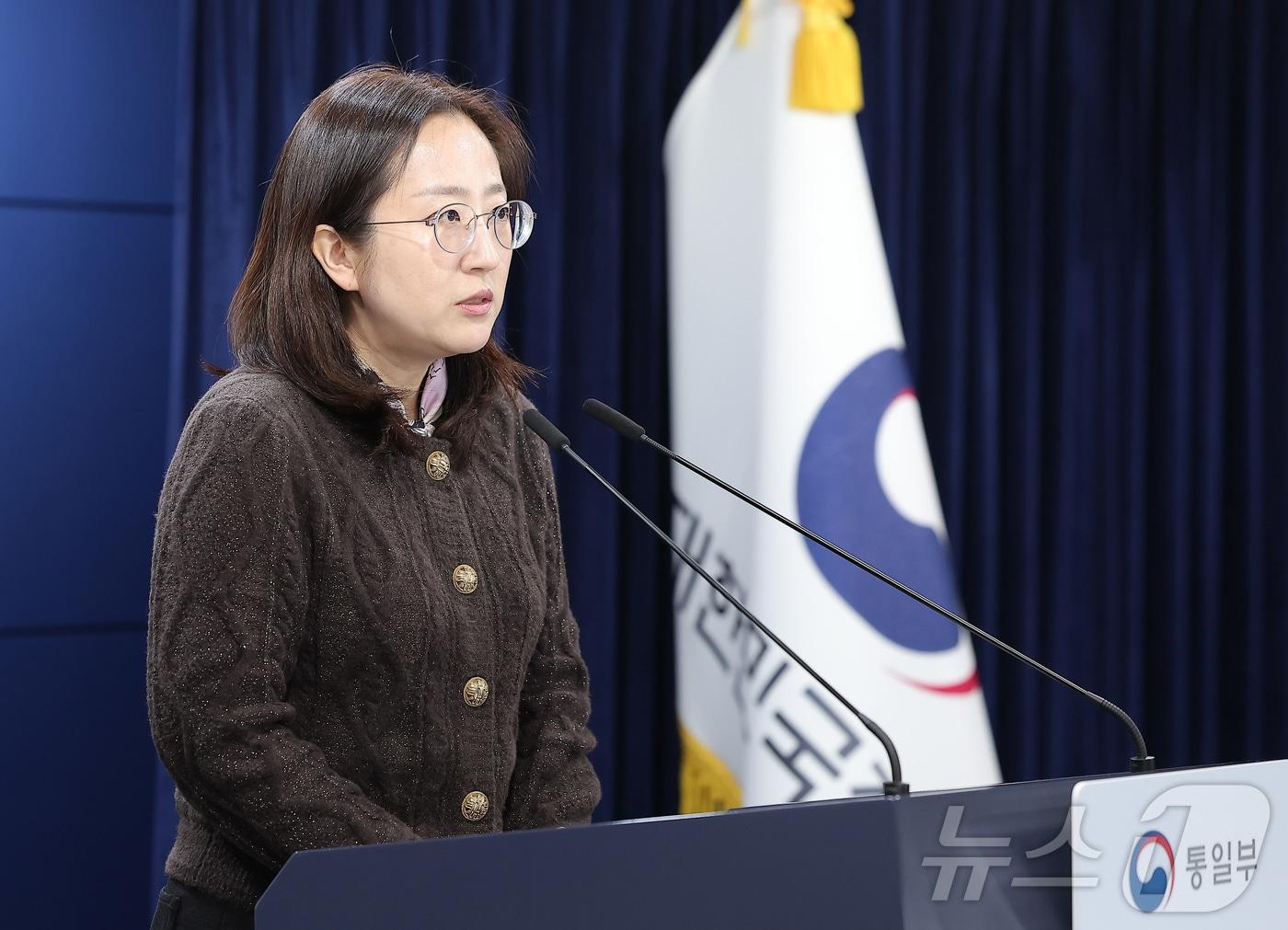 본문 이미지 - 장윤정 통일부 부대변인이 26일 서울 종로구 정부서울청사에서 정례 브리핑을 하고 있다. 2025.12.26/뉴스1 ⓒ News1 김성진 기자