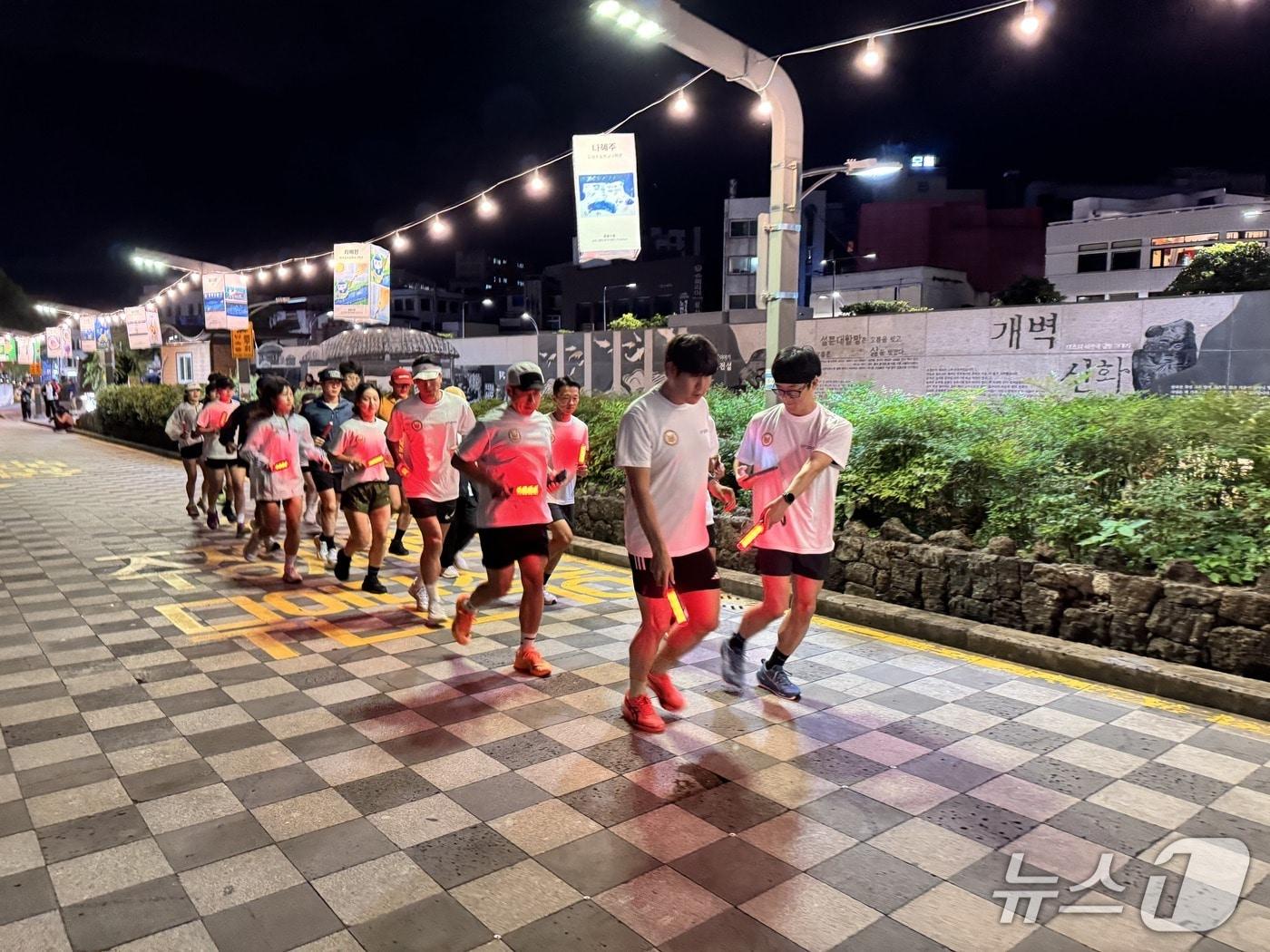 본문 이미지 - 삼다 구보보안관 활동 모습(제주자치경찰단 제공. 재판매 및 DB금지)/뉴스1 