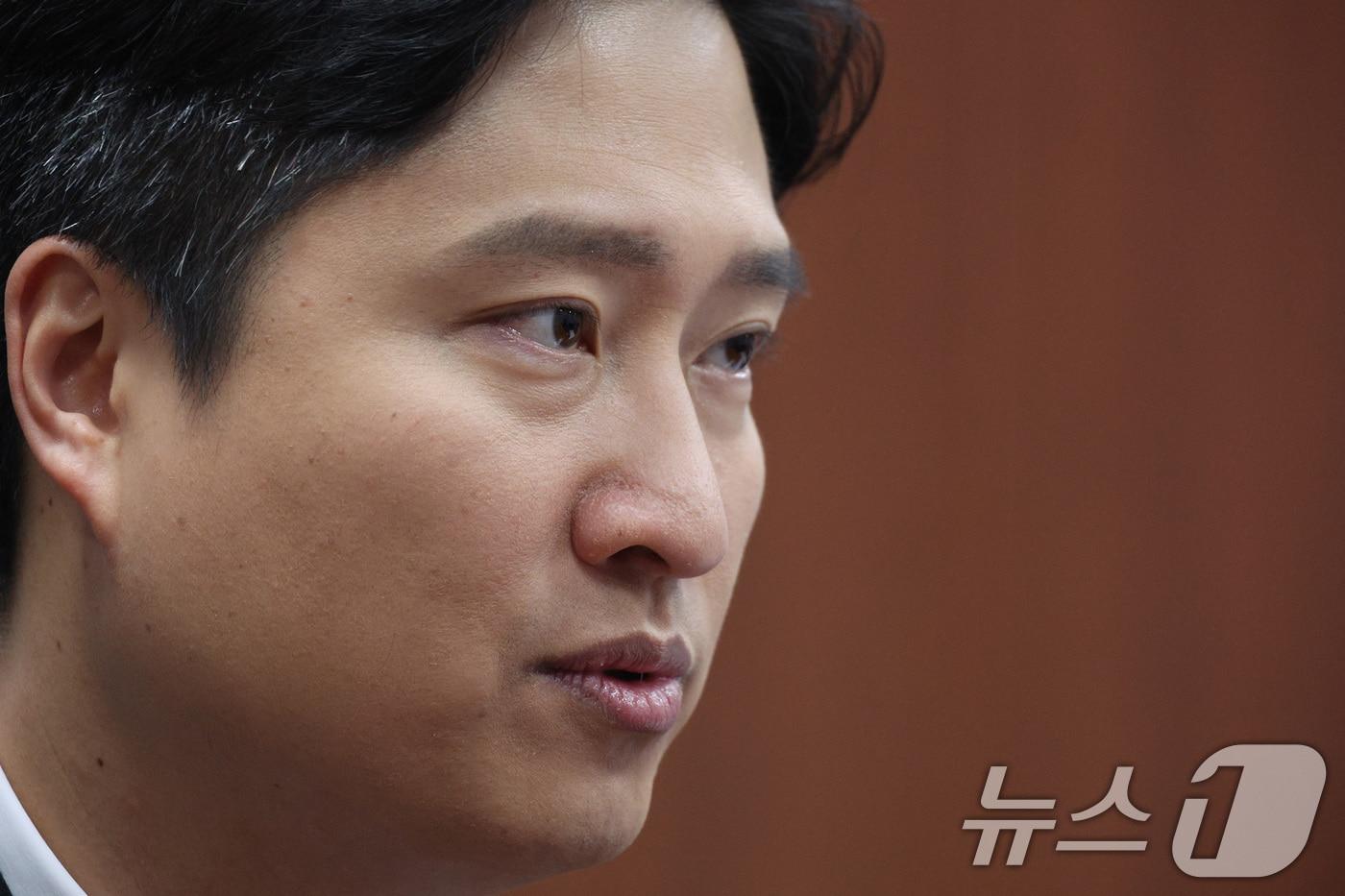 본문 이미지 - 우재준 국민의힘 청년최고위원이 24일 서울 여의도 국회 의원회관에서 뉴스1과 인터뷰를 하고 있다. 2025.12.26 ⓒ 뉴스1 신웅수 기자