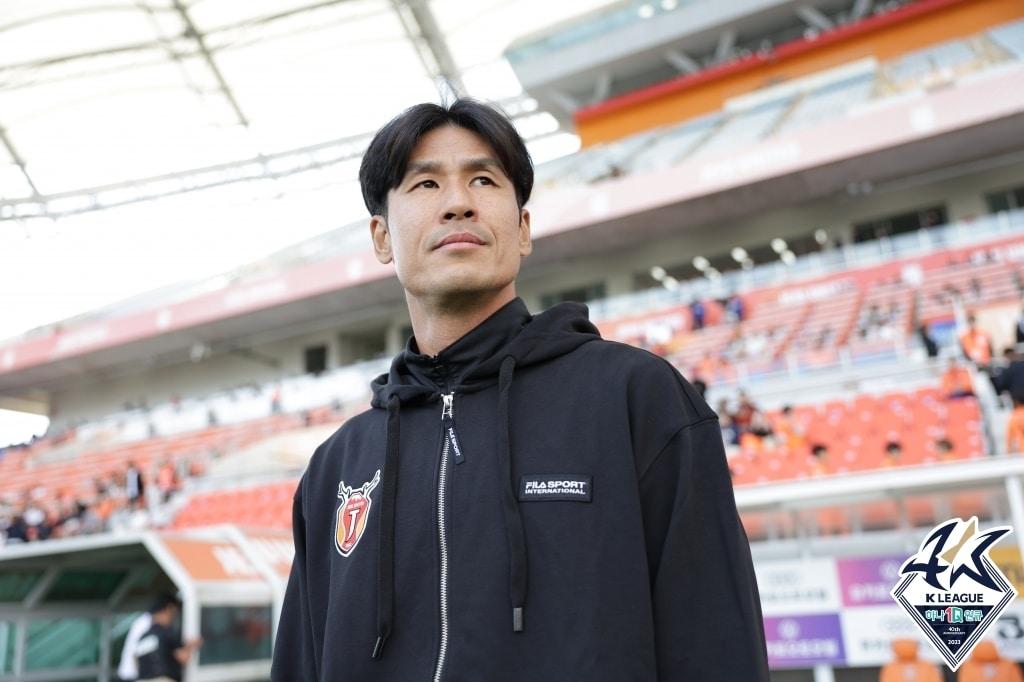 본문 이미지 - 전북현대에서 포옛 감독을 보좌했던 정조국 코치가 제주SK에 합류한다. (한국프로축구연맹 제공)