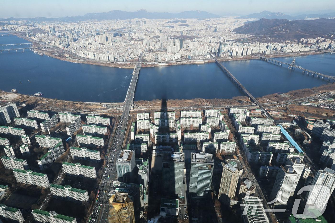 서울 송파구 롯데월드타워 서울스카이에서 아파트 단지가 보이고 있다. 뉴스1 ⓒ News1 이광호 기자