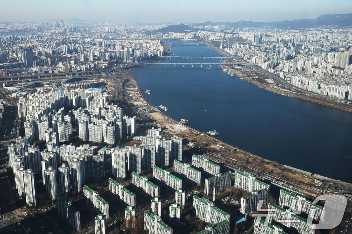  서울 송파구 롯데월드타워 서울스카이에서 아파트 단지가 보이고 있다. 2025.12.26/뉴스1 ⓒ News1 이광호 기자